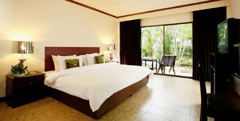 Bamboo Beach Hotel & Spa Patong Exterior foto