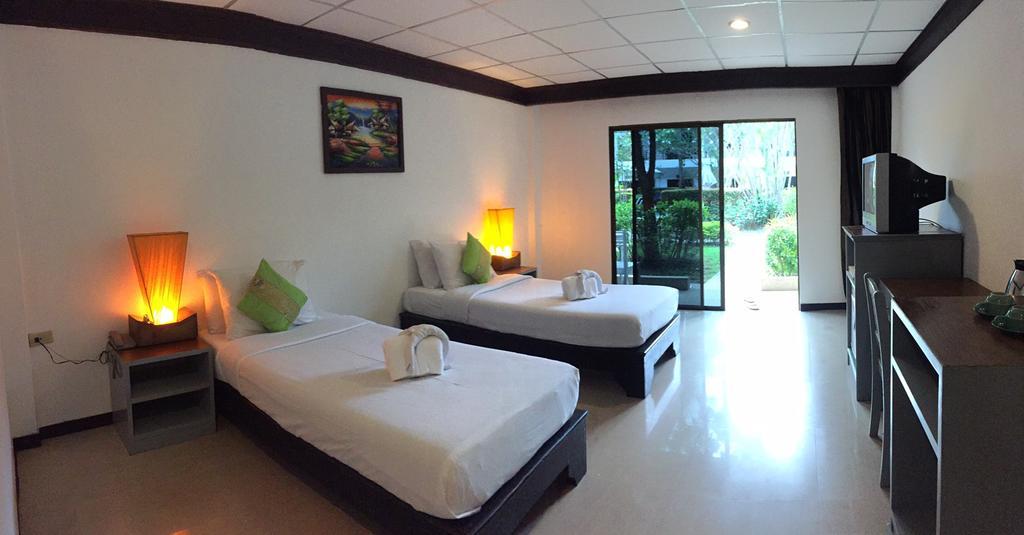 Bamboo Beach Hotel & Spa Patong Exterior foto