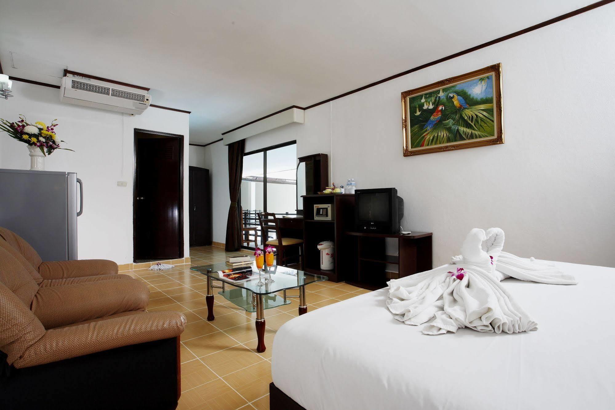 Bamboo Beach Hotel & Spa Patong Exterior foto
