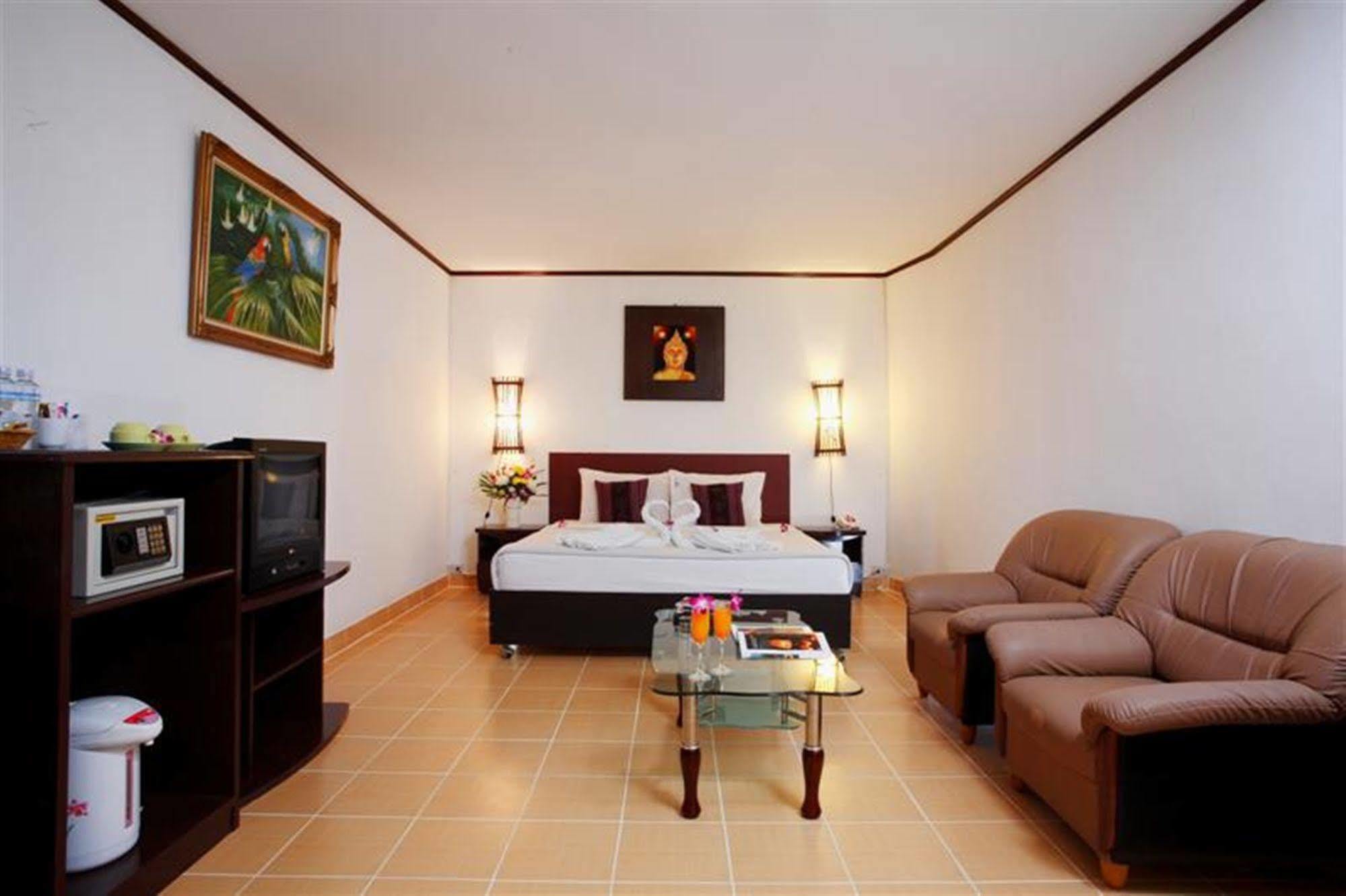 Bamboo Beach Hotel & Spa Patong Exterior foto